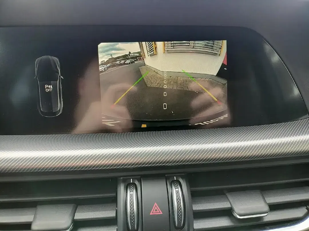 Alfa Romeo Stelvio - Thumbnail 11