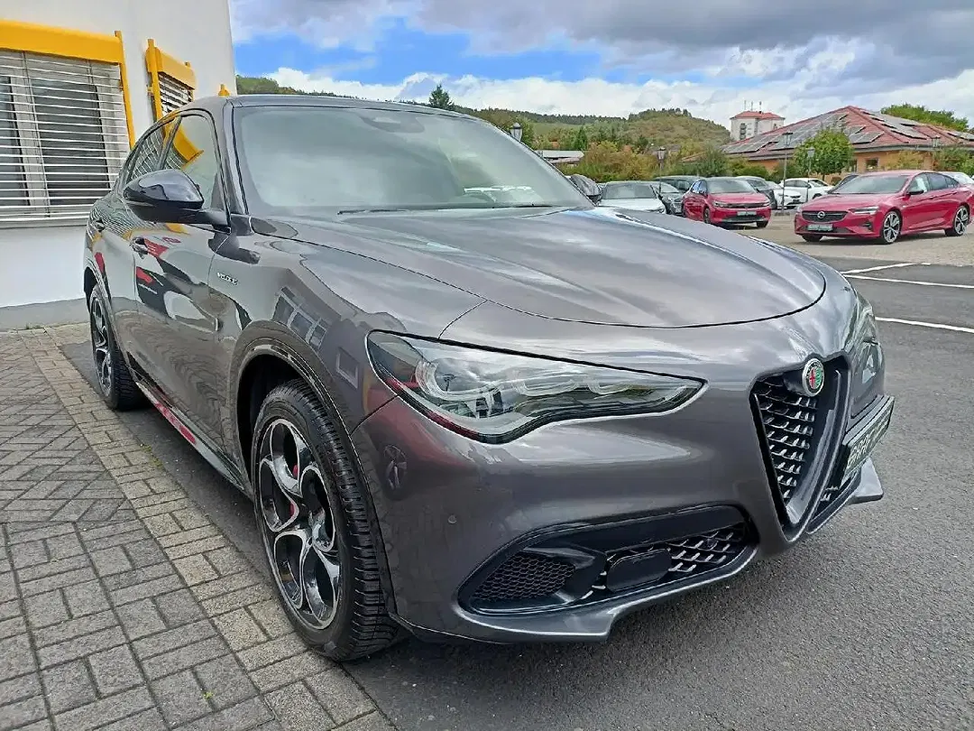 Alfa Romeo Stelvio - Thumbnail 3