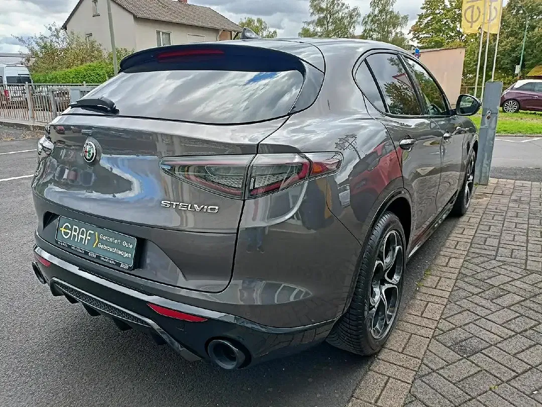 Alfa Romeo Stelvio - Thumbnail 4