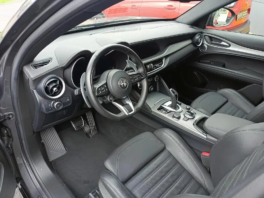 Alfa Romeo Stelvio - Thumbnail 6