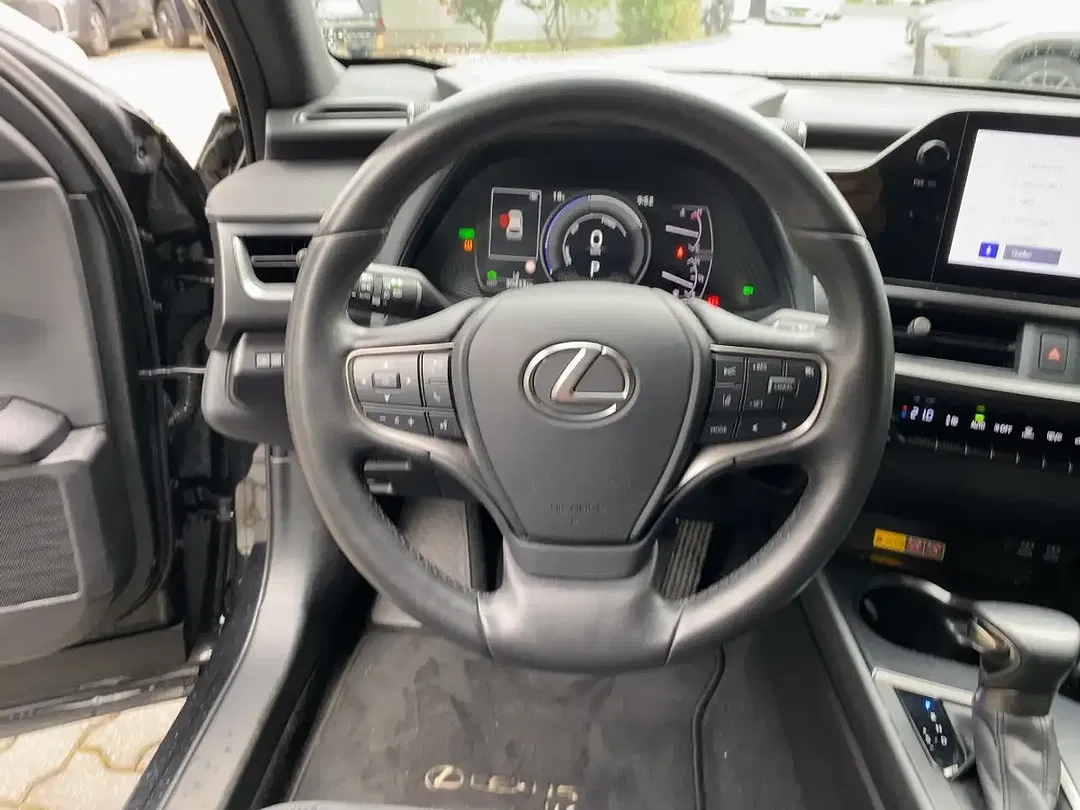 Lexus UX 250h - Thumbnail 13