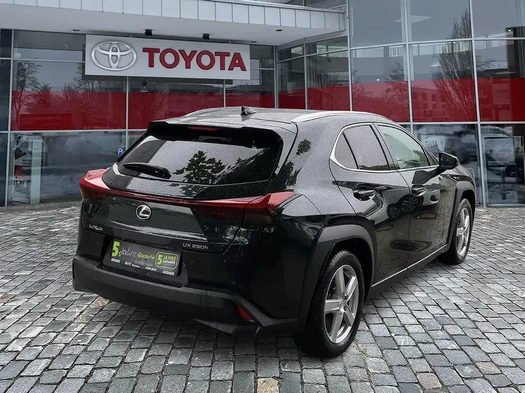 Lexus UX 250h - Thumbnail 5