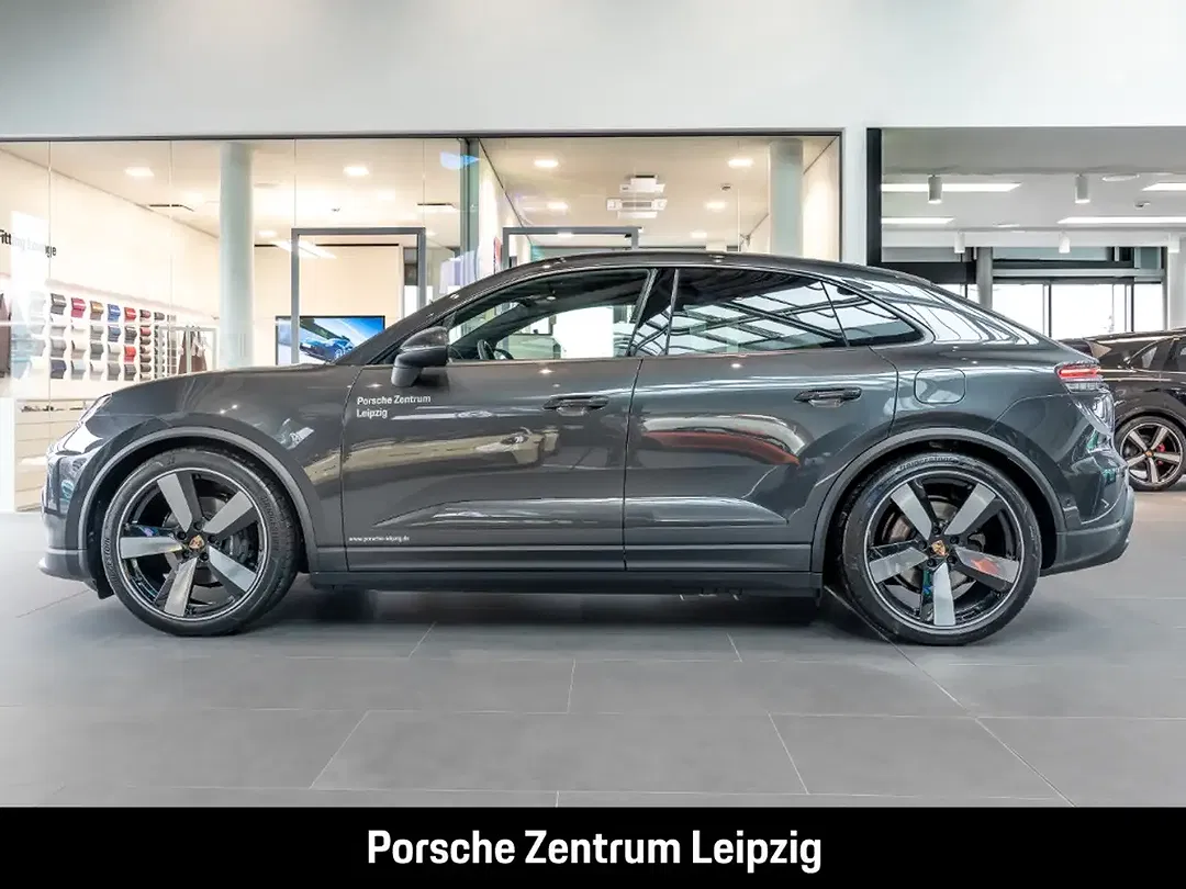 Porsche Macan - Thumbnail 2