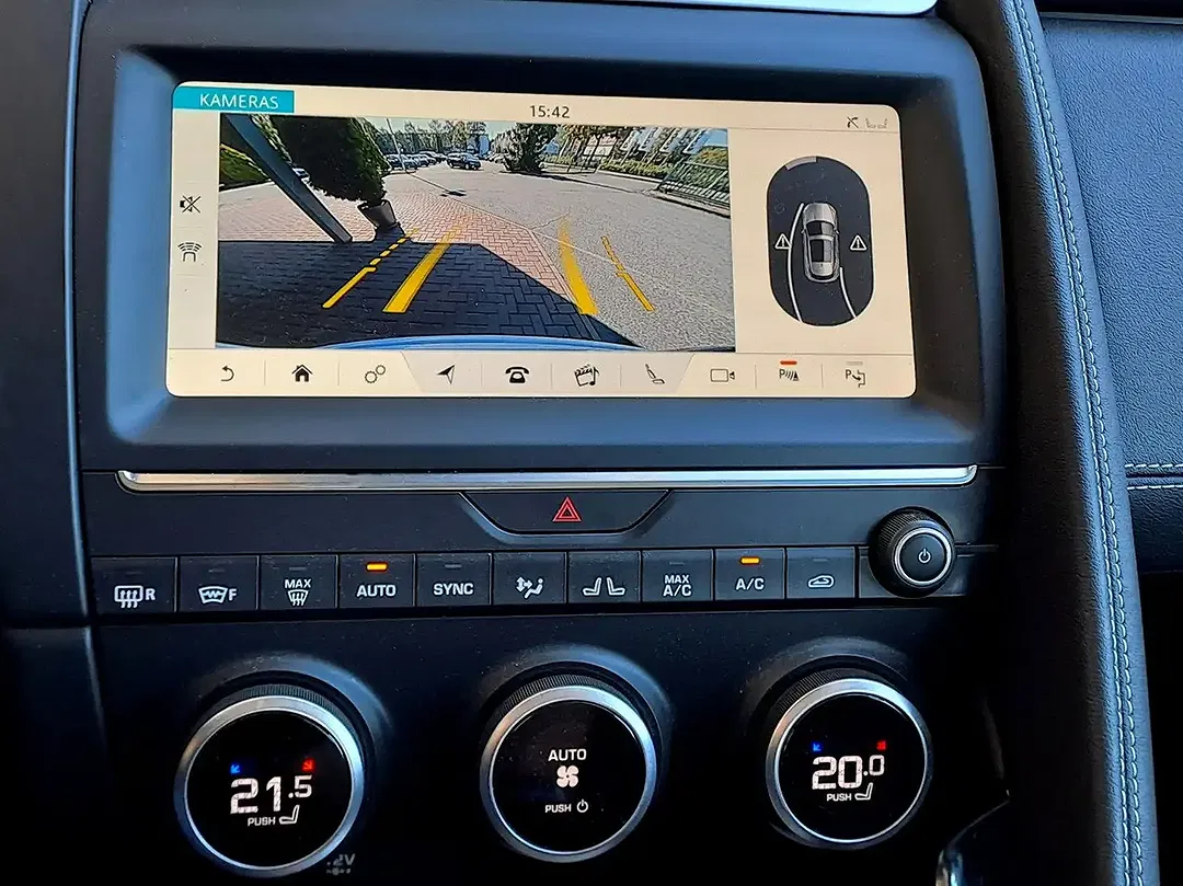 Jaguar E-Pace - Thumbnail 12
