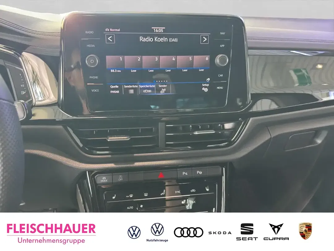 Volkswagen T-Roc - Thumbnail 11