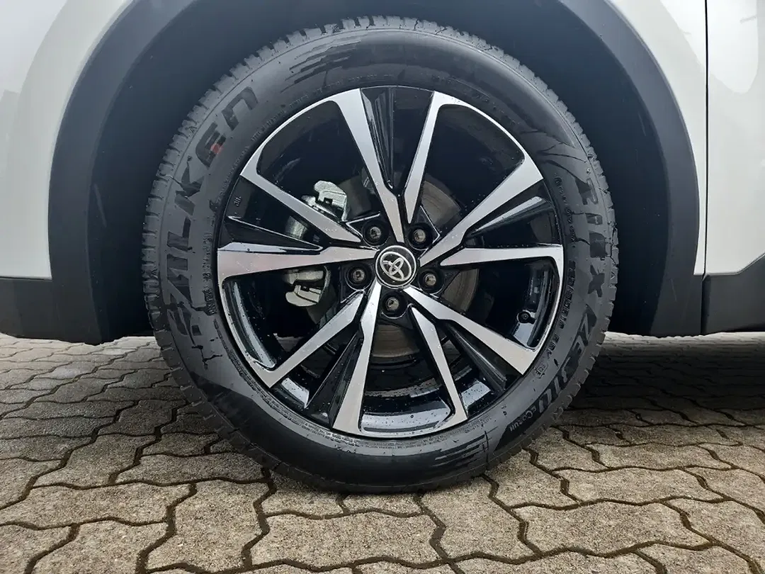 Toyota C-HR - Thumbnail 6