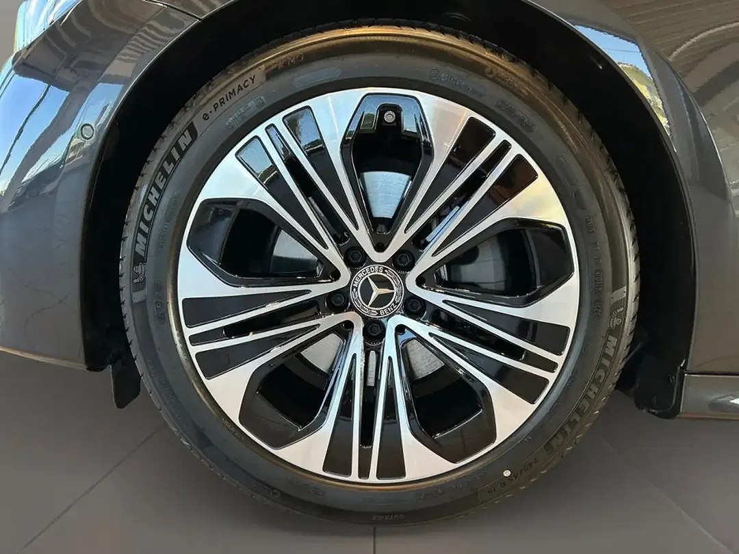 Mercedes-Benz E 220 - Thumbnail 11