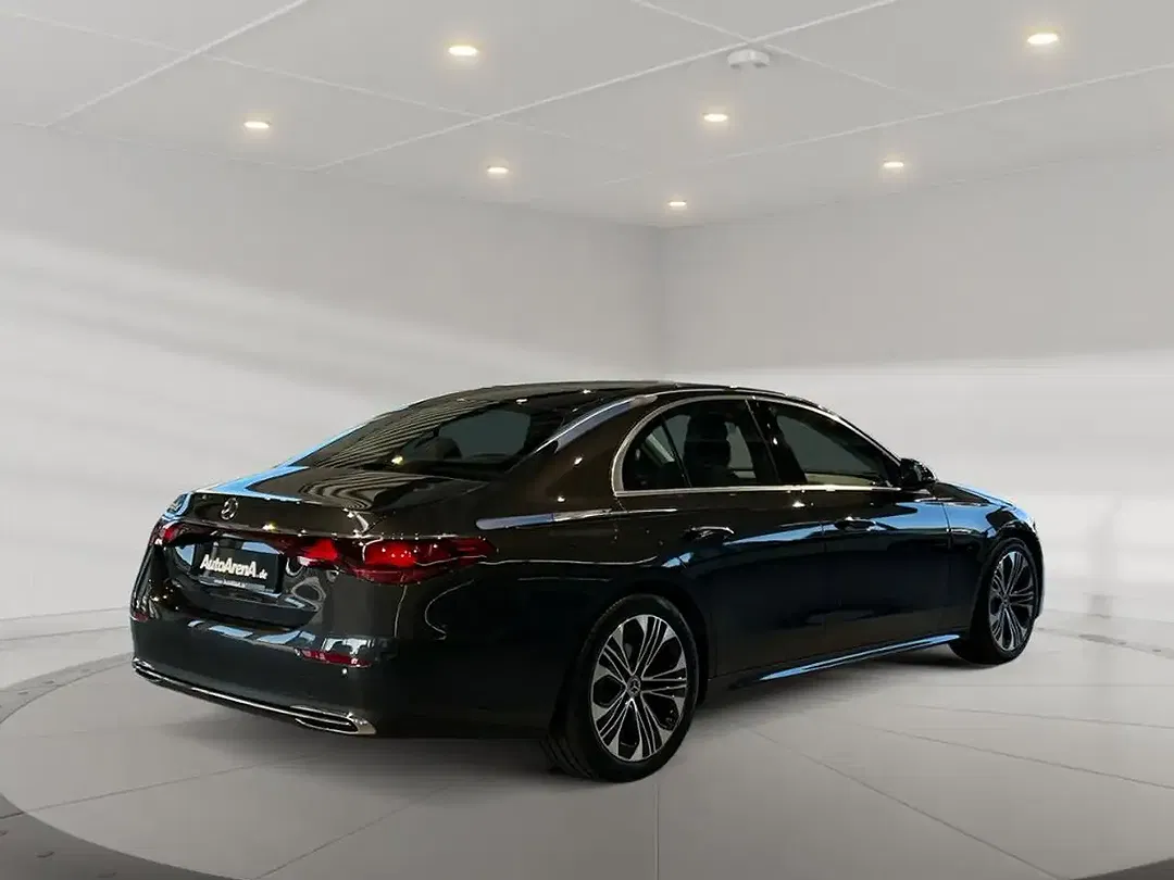 Mercedes-Benz E 220 - Thumbnail 2