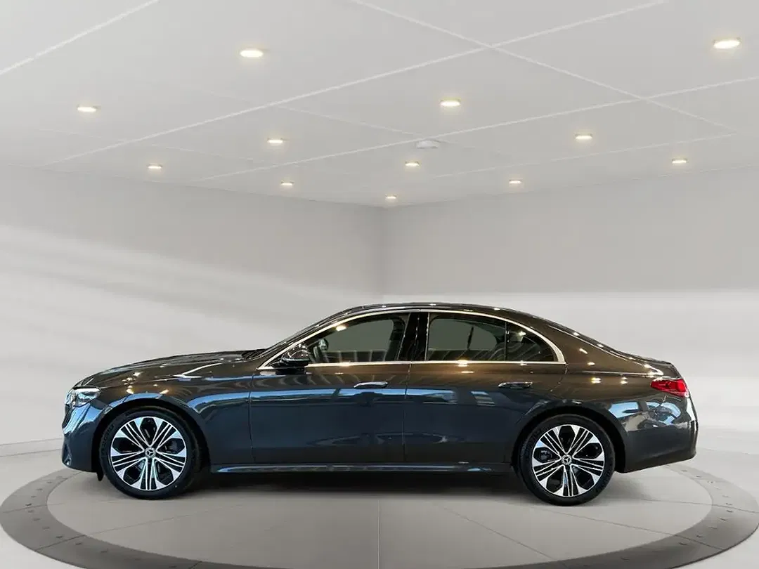 Mercedes-Benz E 220 - Thumbnail 3