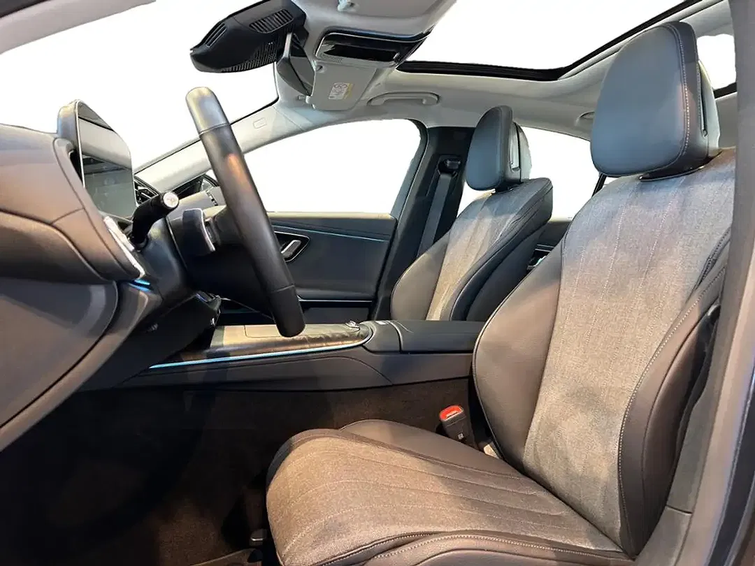Mercedes-Benz E 220 - Thumbnail 8