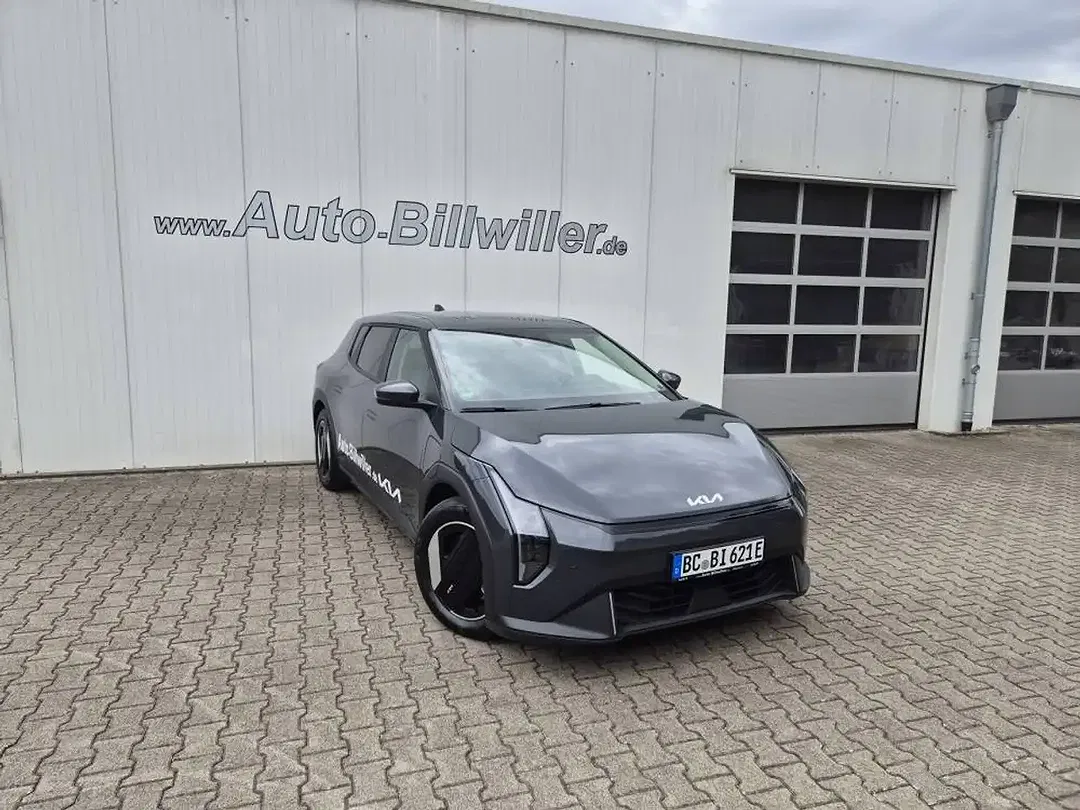 Kia EV4 - Thumbnail 1