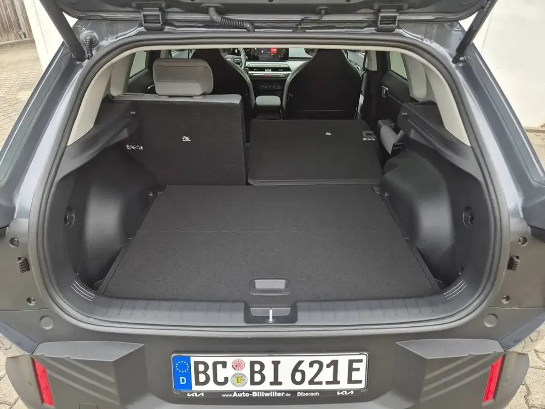 Kia EV4 - Thumbnail 13