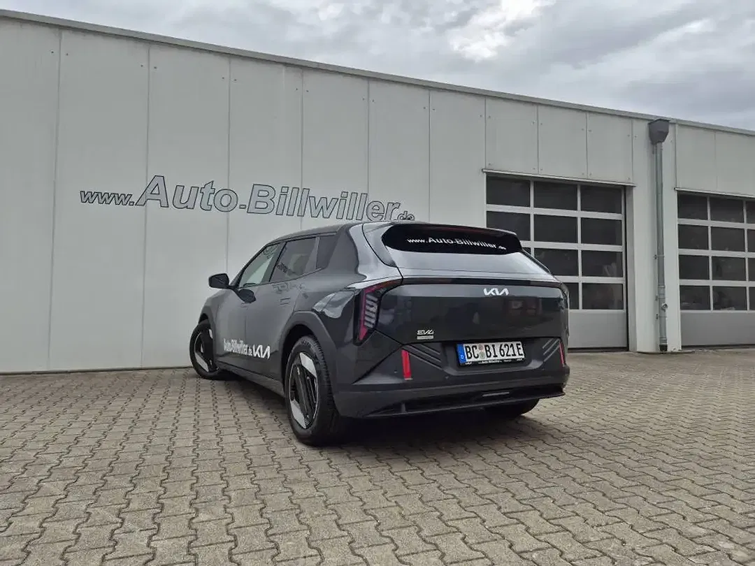 Kia EV4 - Thumbnail 5