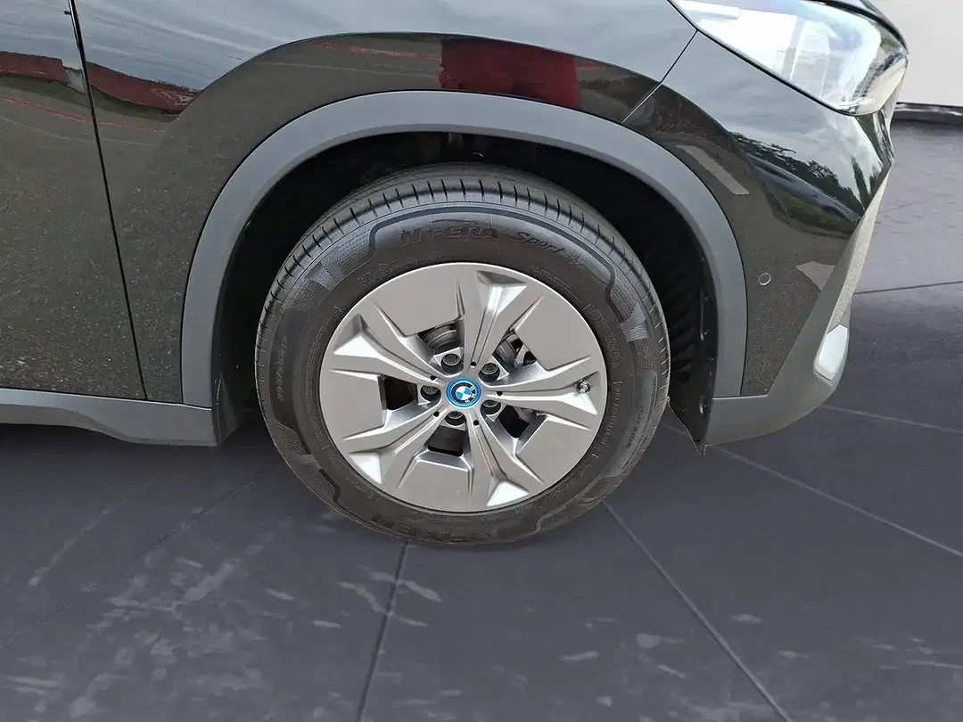 BMW iX1 - Thumbnail 7