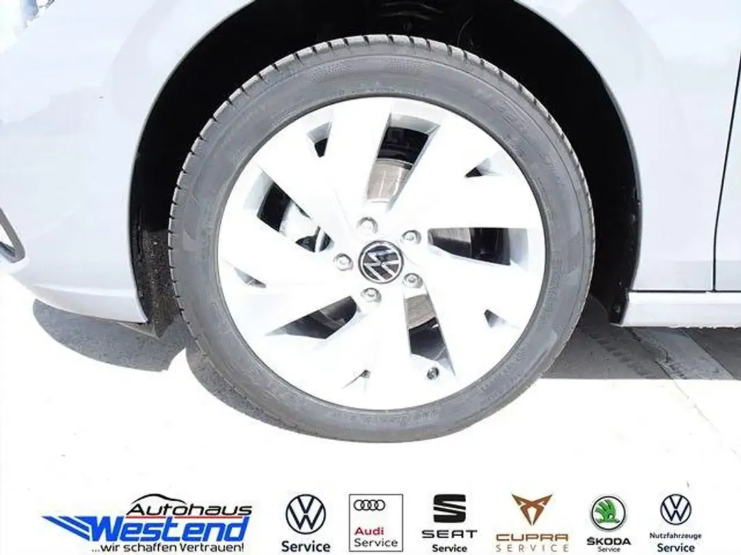 Volkswagen Golf - Thumbnail 4