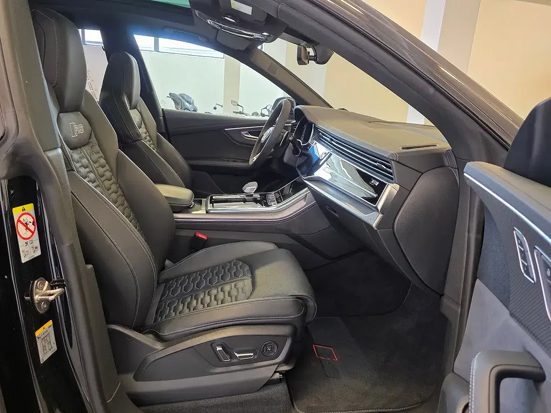 Audi RS Q8 - foto 15