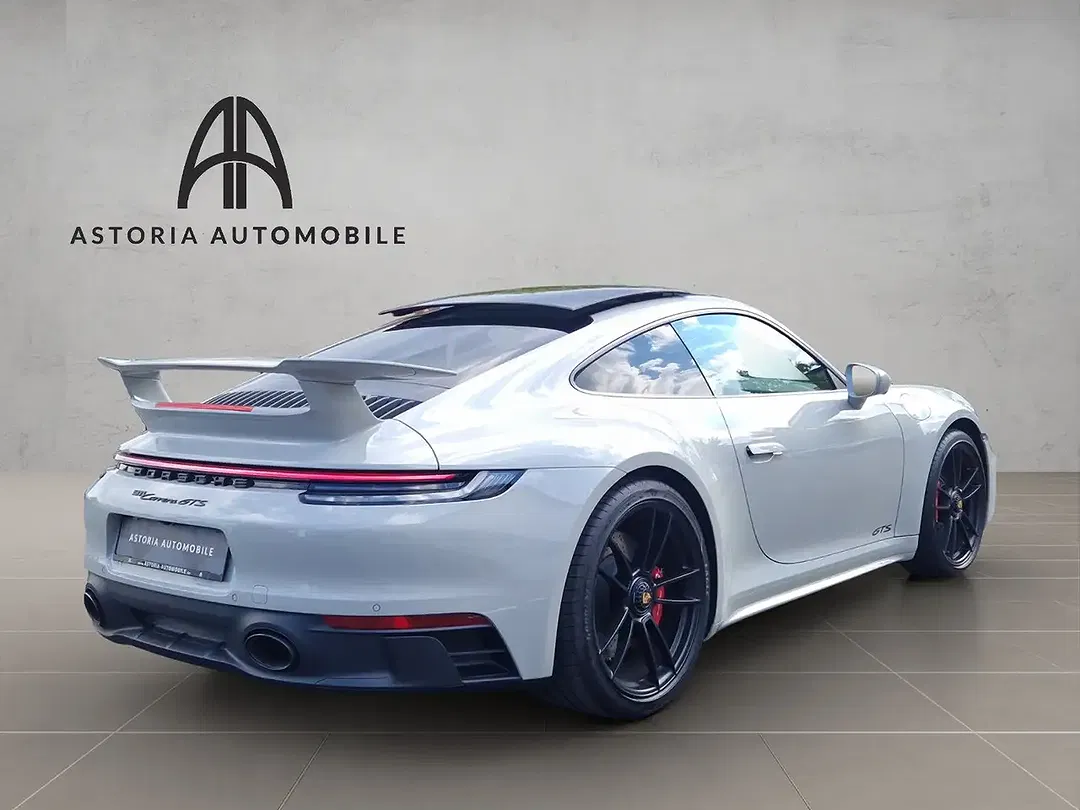 Porsche 911 - Thumbnail 9