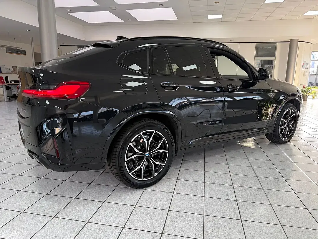 BMW X4 - Thumbnail 4