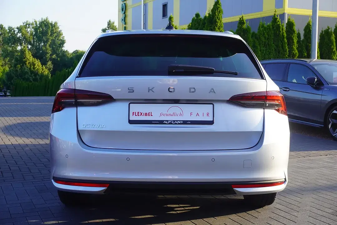 Skoda Octavia - Thumbnail 3