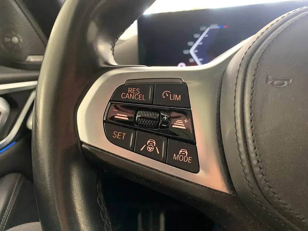 BMW i4 - Thumbnail 11