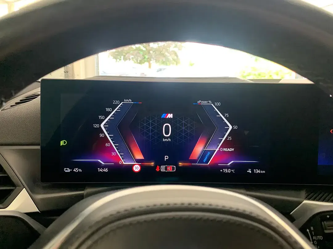 BMW i4 - Thumbnail 12