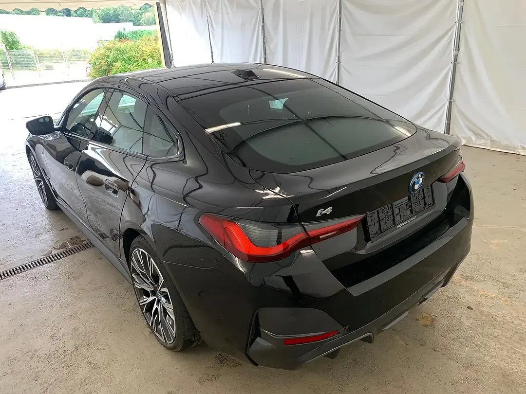 BMW i4 - Thumbnail 4