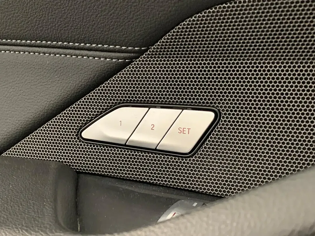 BMW i4 - Thumbnail 9