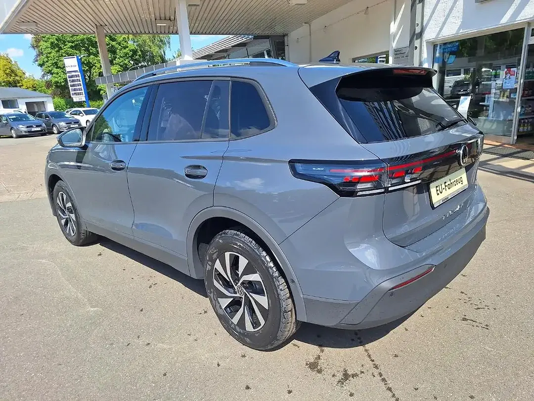 Volkswagen Tiguan - Thumbnail 15