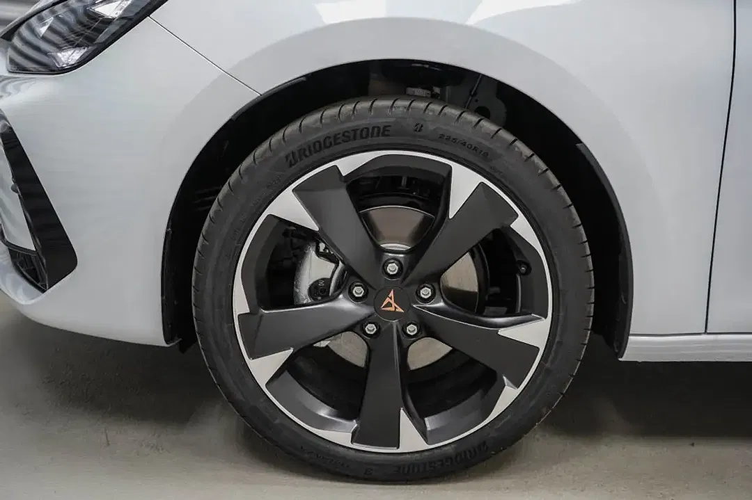 CUPRA Leon - Thumbnail 4