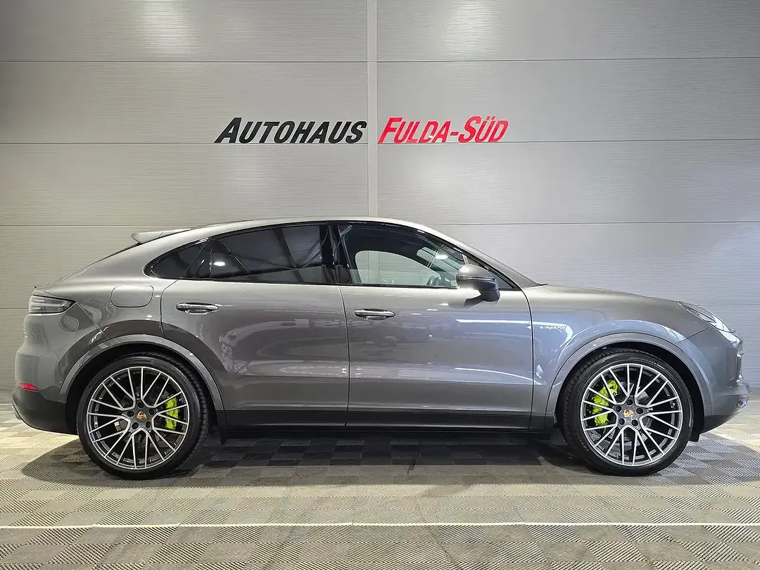 Porsche Cayenne - Thumbnail 3