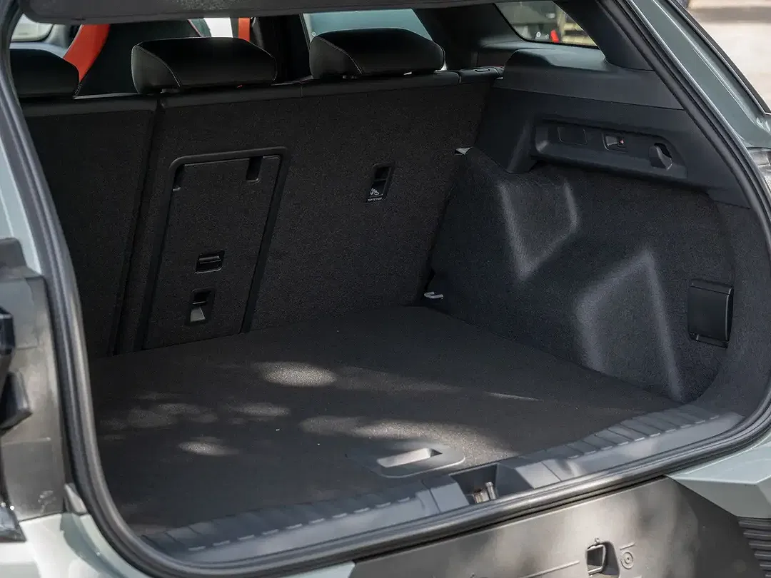 Ford Explorer - Thumbnail 20