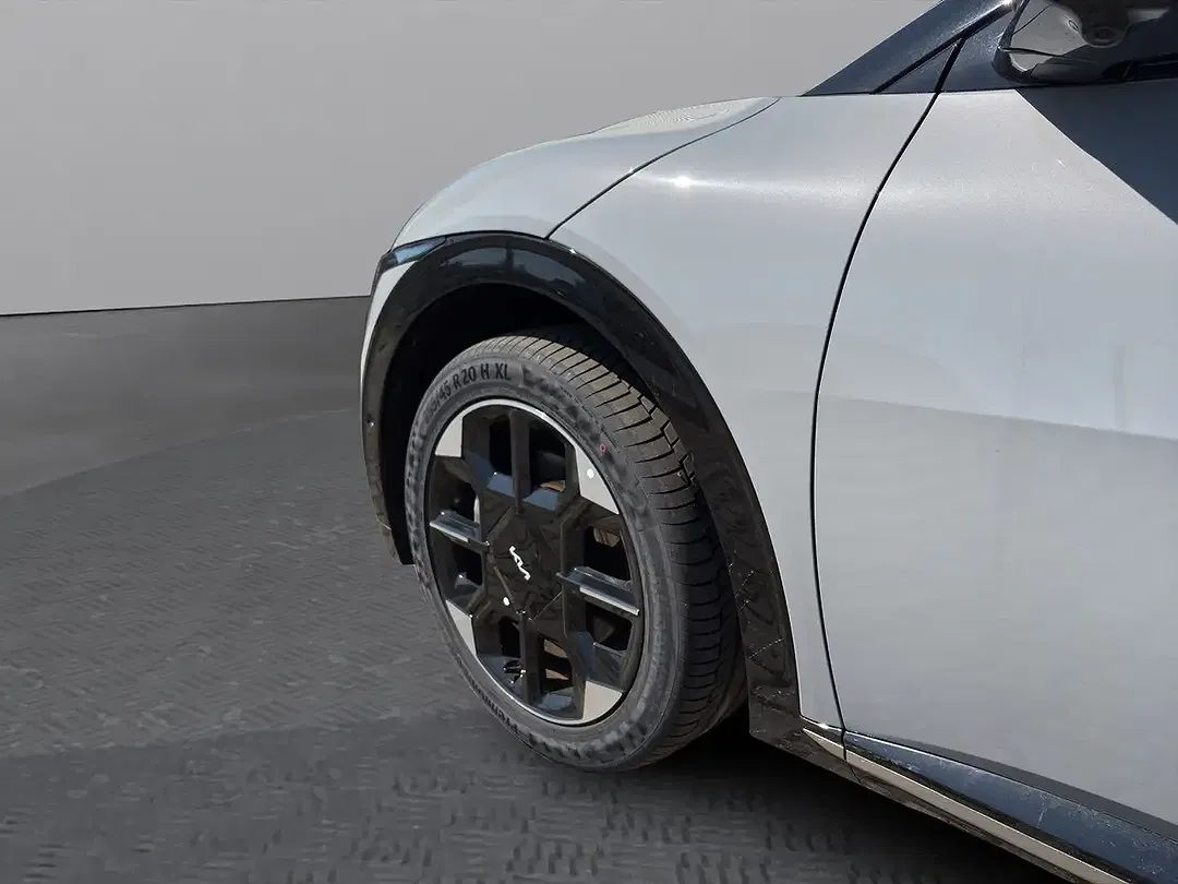 Kia EV6 - Thumbnail 11
