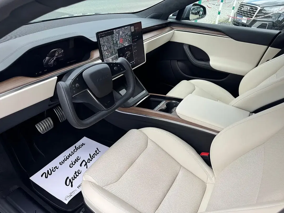 Tesla Model S - Thumbnail 10