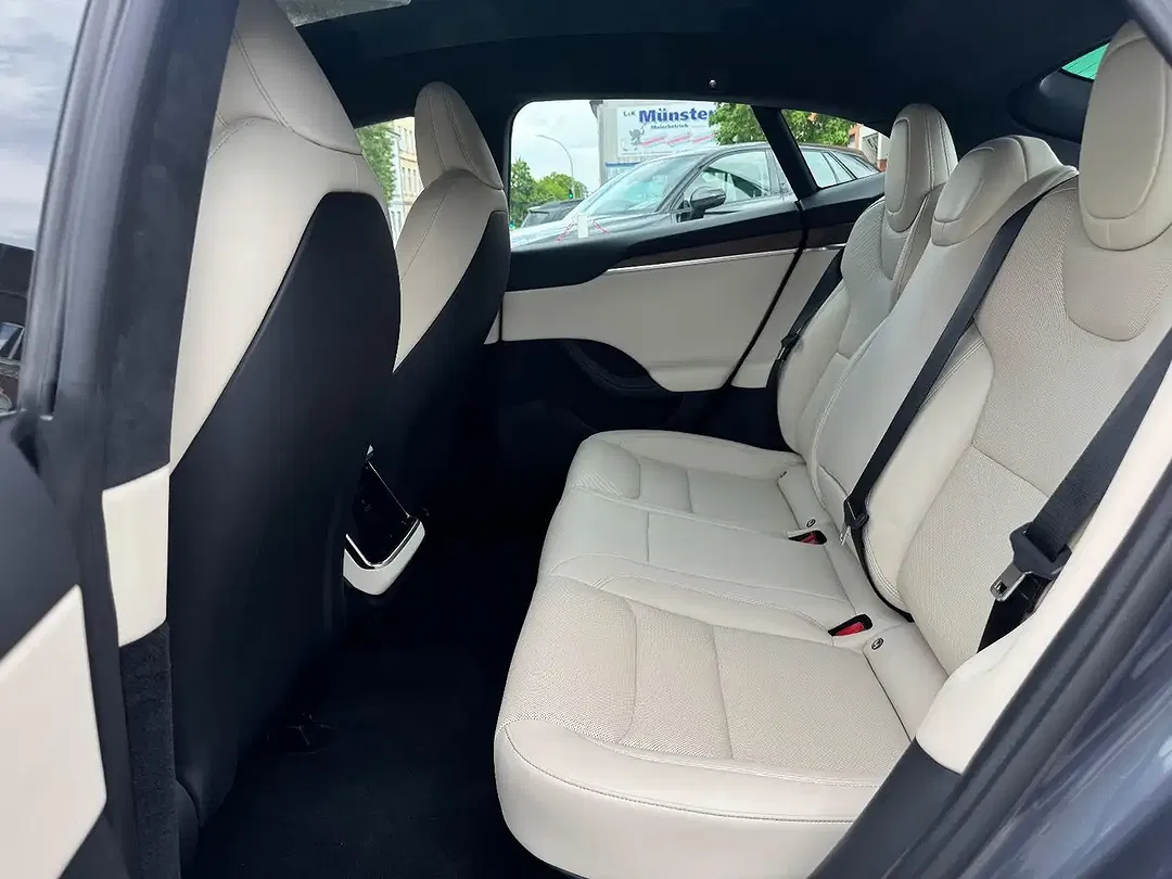 Tesla Model S - Thumbnail 12