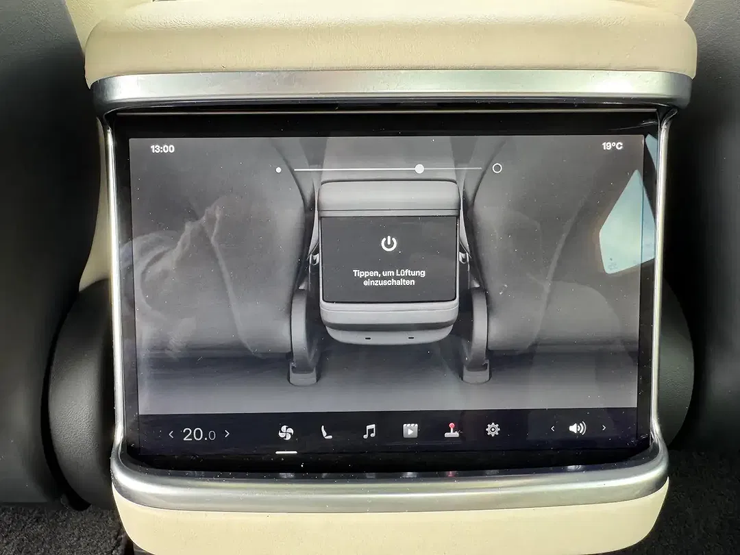 Tesla Model S - Thumbnail 13
