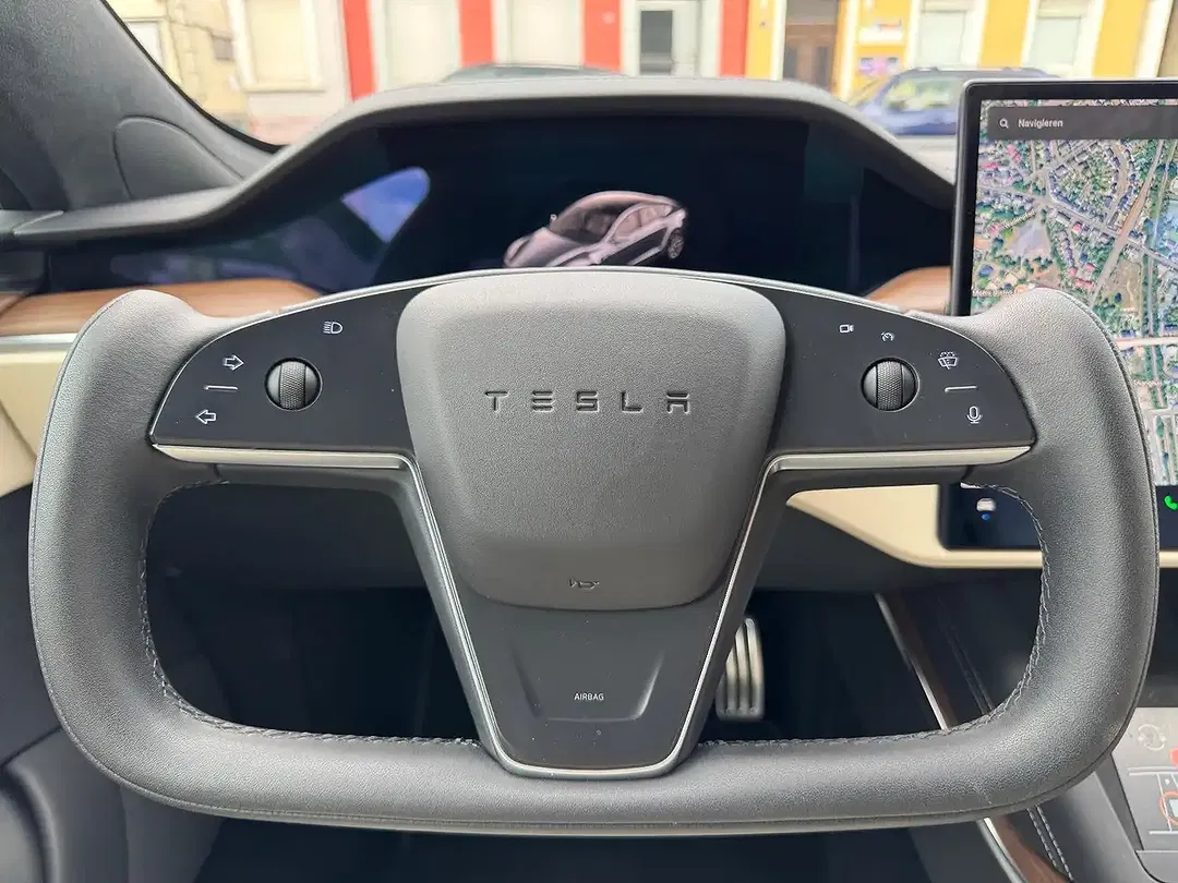 Tesla Model S - Thumbnail 14