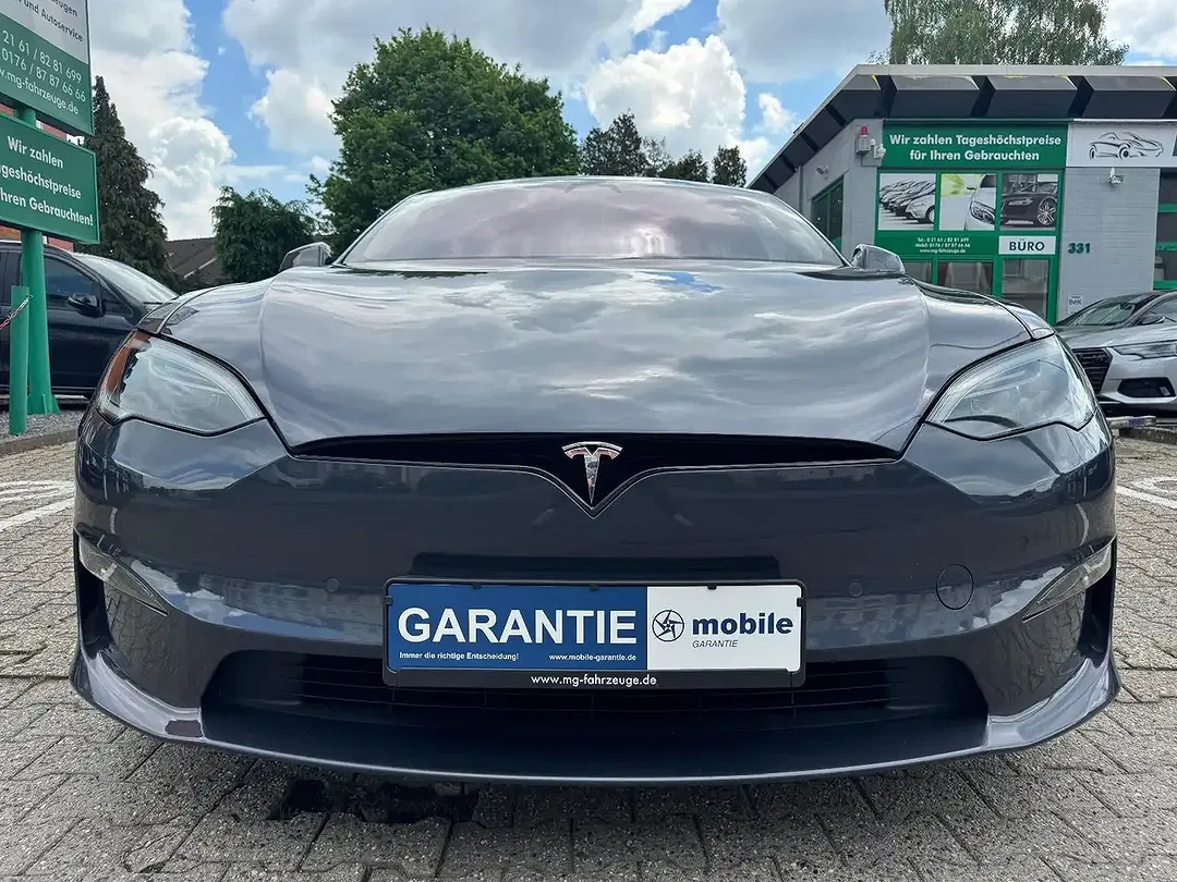 Tesla Model S - Thumbnail 8