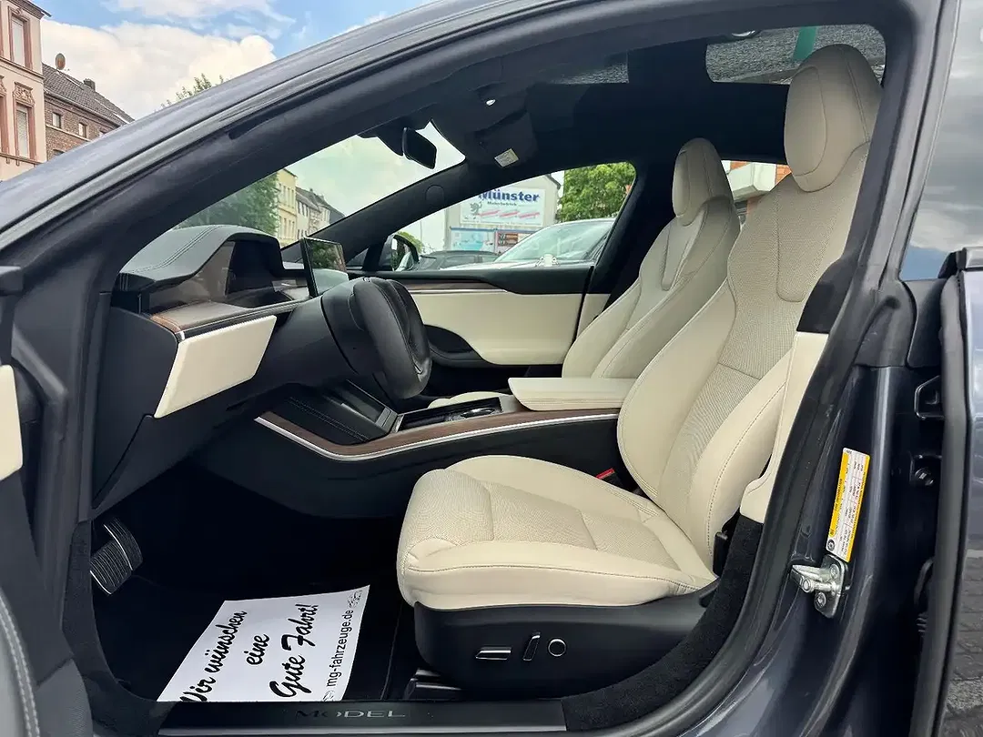 Tesla Model S - Thumbnail 9