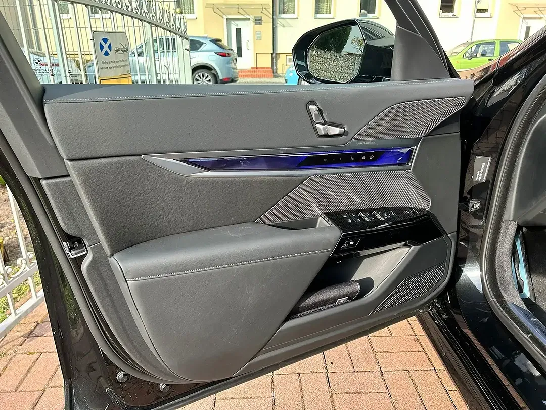 BMW i7 - Thumbnail 7