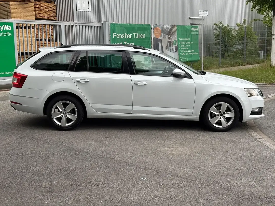 Skoda Octavia Combi Tour - foto 2