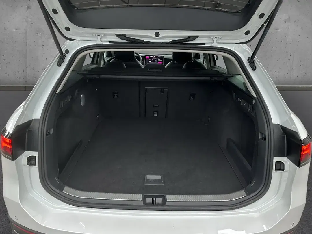Volkswagen Passat - Thumbnail 10
