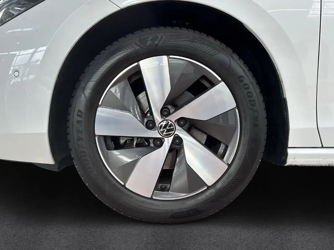 Volkswagen Passat - Thumbnail 14