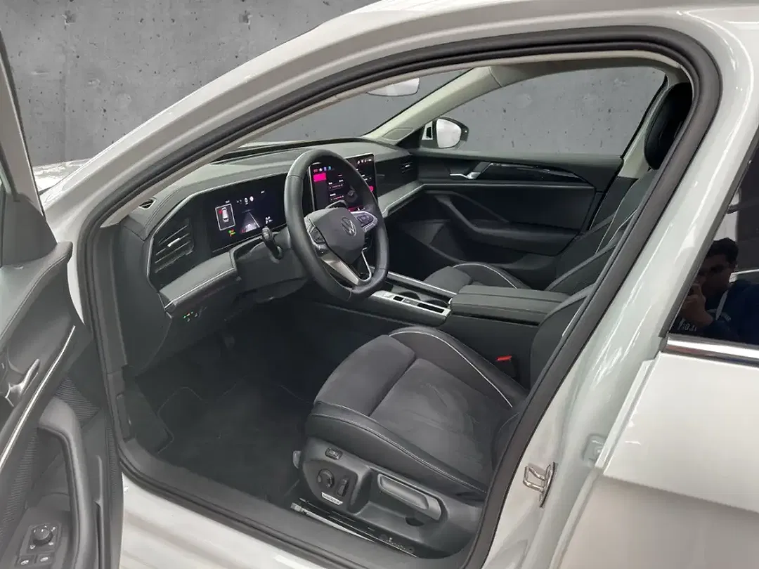 Volkswagen Passat - Thumbnail 7