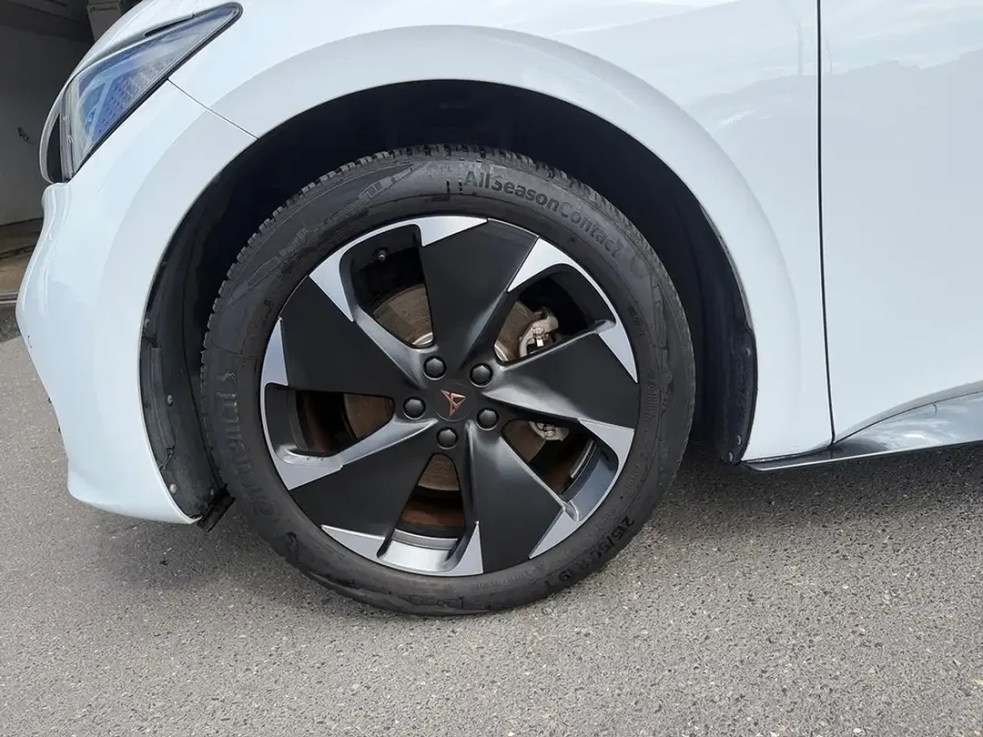 CUPRA Born - Thumbnail 3