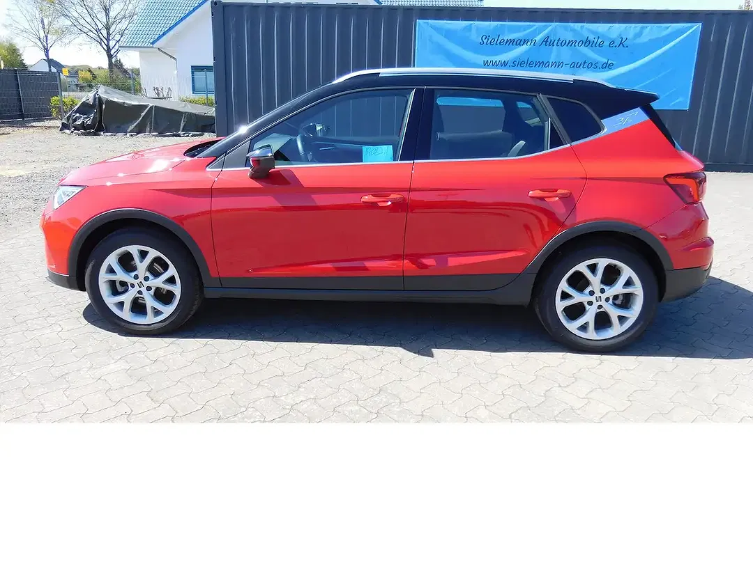 SEAT Arona - Thumbnail 1