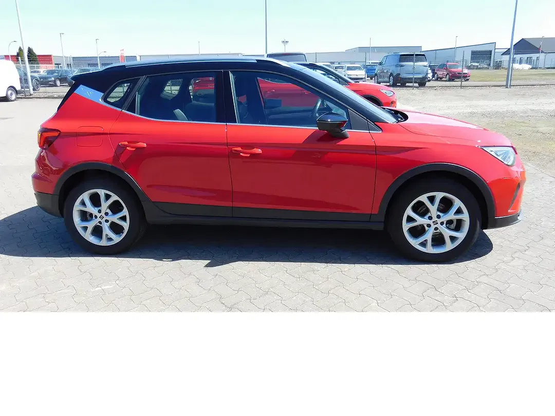SEAT Arona - Thumbnail 2