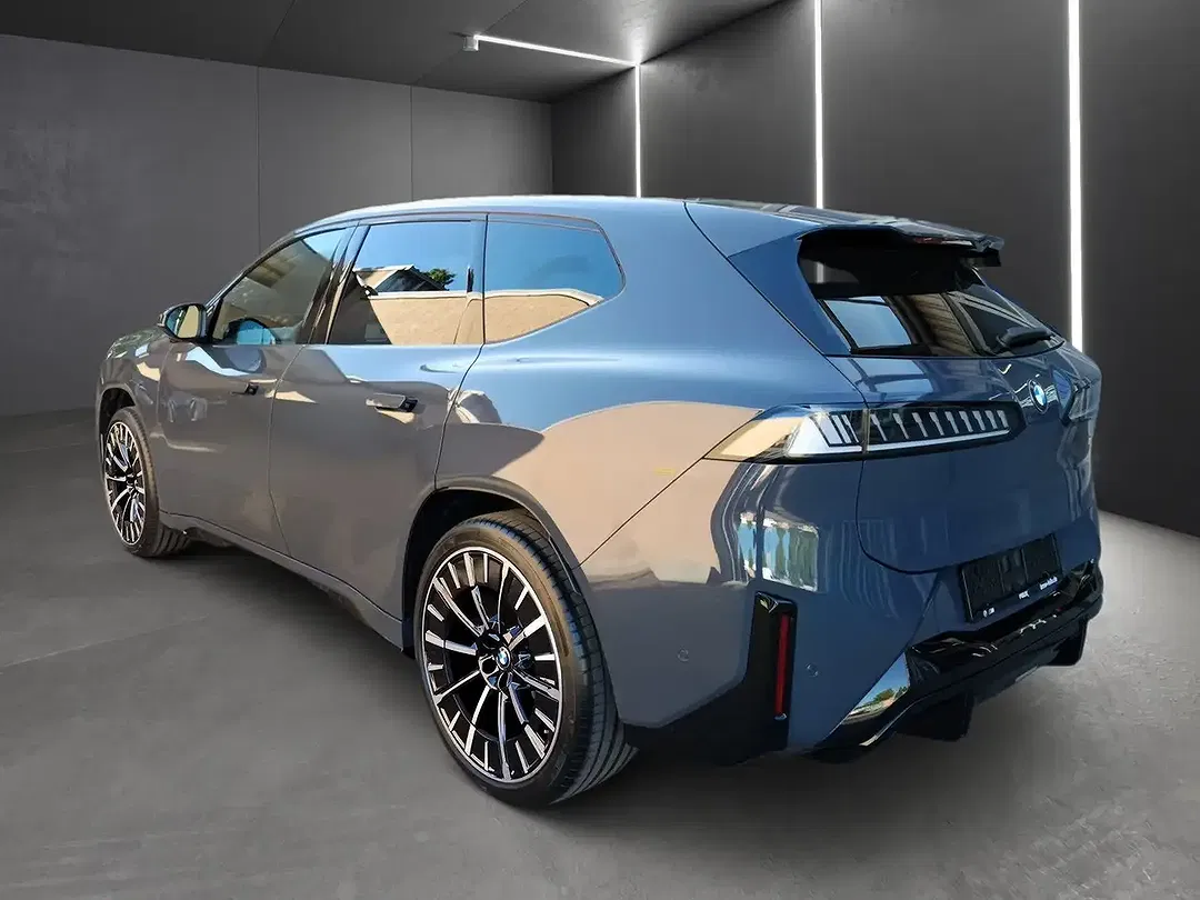 BMW iX3 - Thumbnail 5