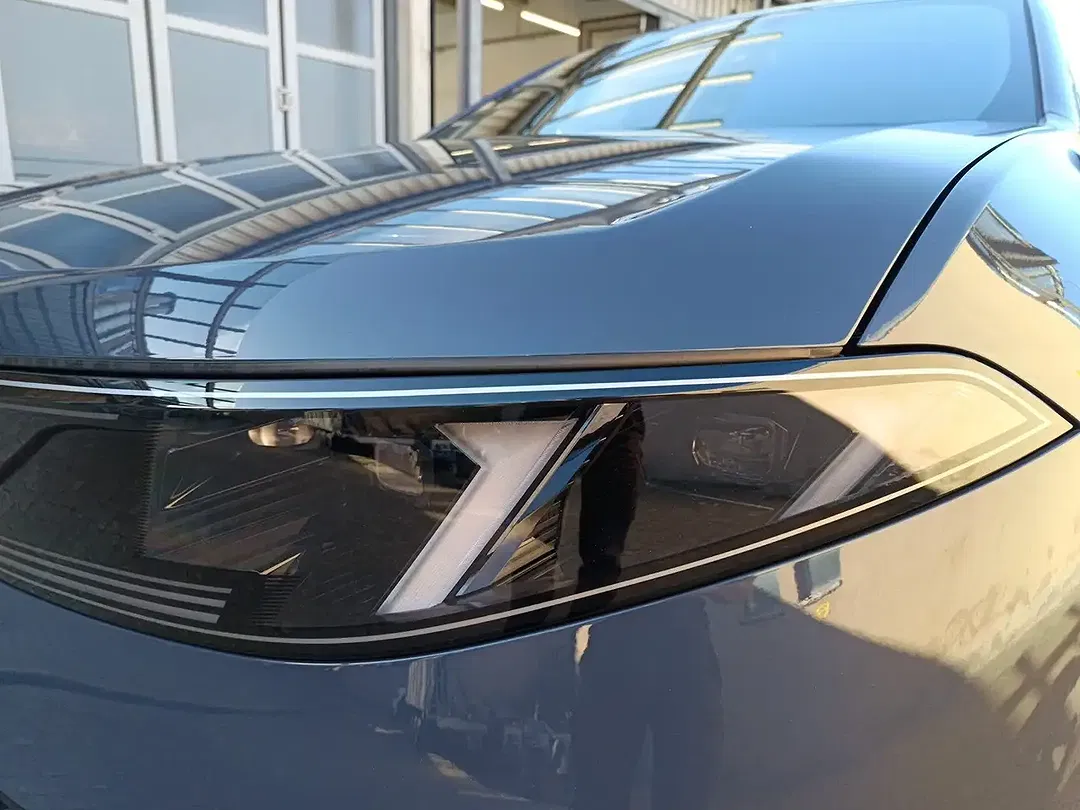BMW iX3 - Thumbnail 8