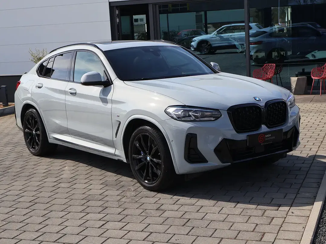 BMW X4 - Thumbnail 3