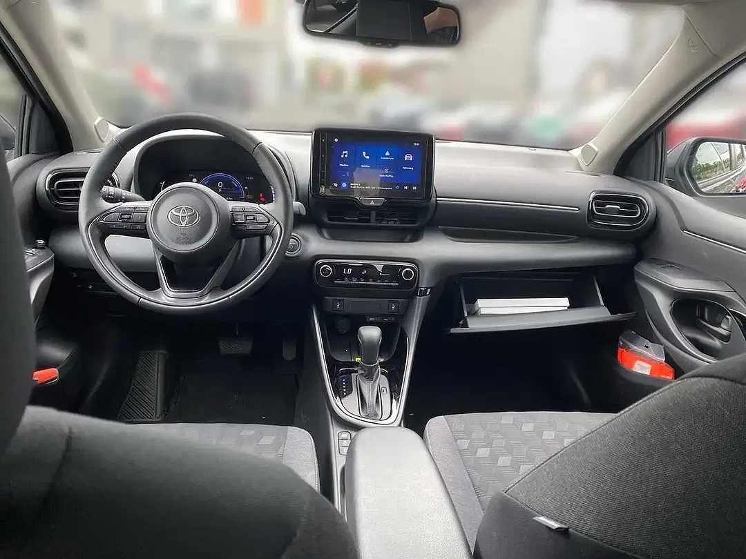 Toyota Yaris - Thumbnail 14